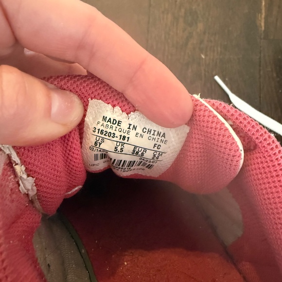 Vintage Pink Nike - Picture 5 of 9